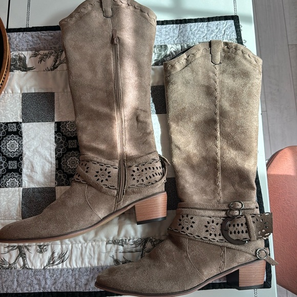 Brand new. Tried on but lived in the closet.Faux suede cowgirl boots Tan size 11 - Picture 2 of 9